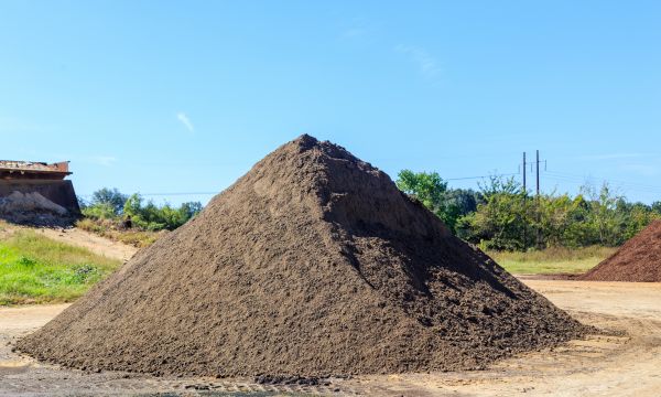 Black Dirt Delivery in Elk Grove