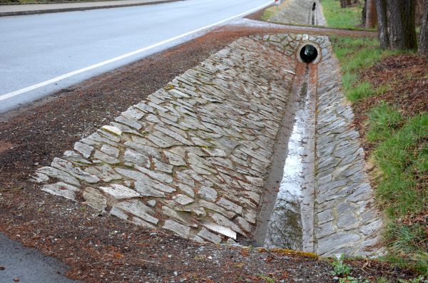 Ditch Landscaping in Elk Grove