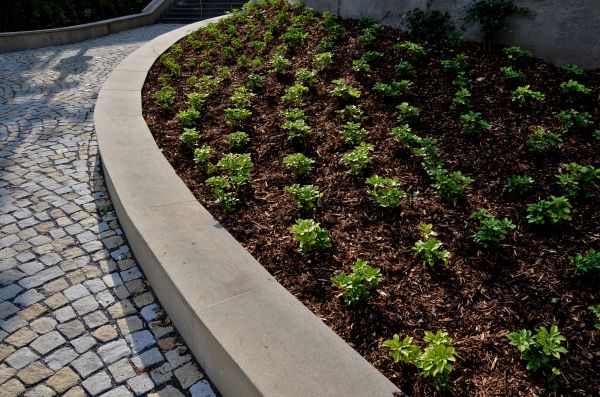 Commercial Mulching in Elk Grove